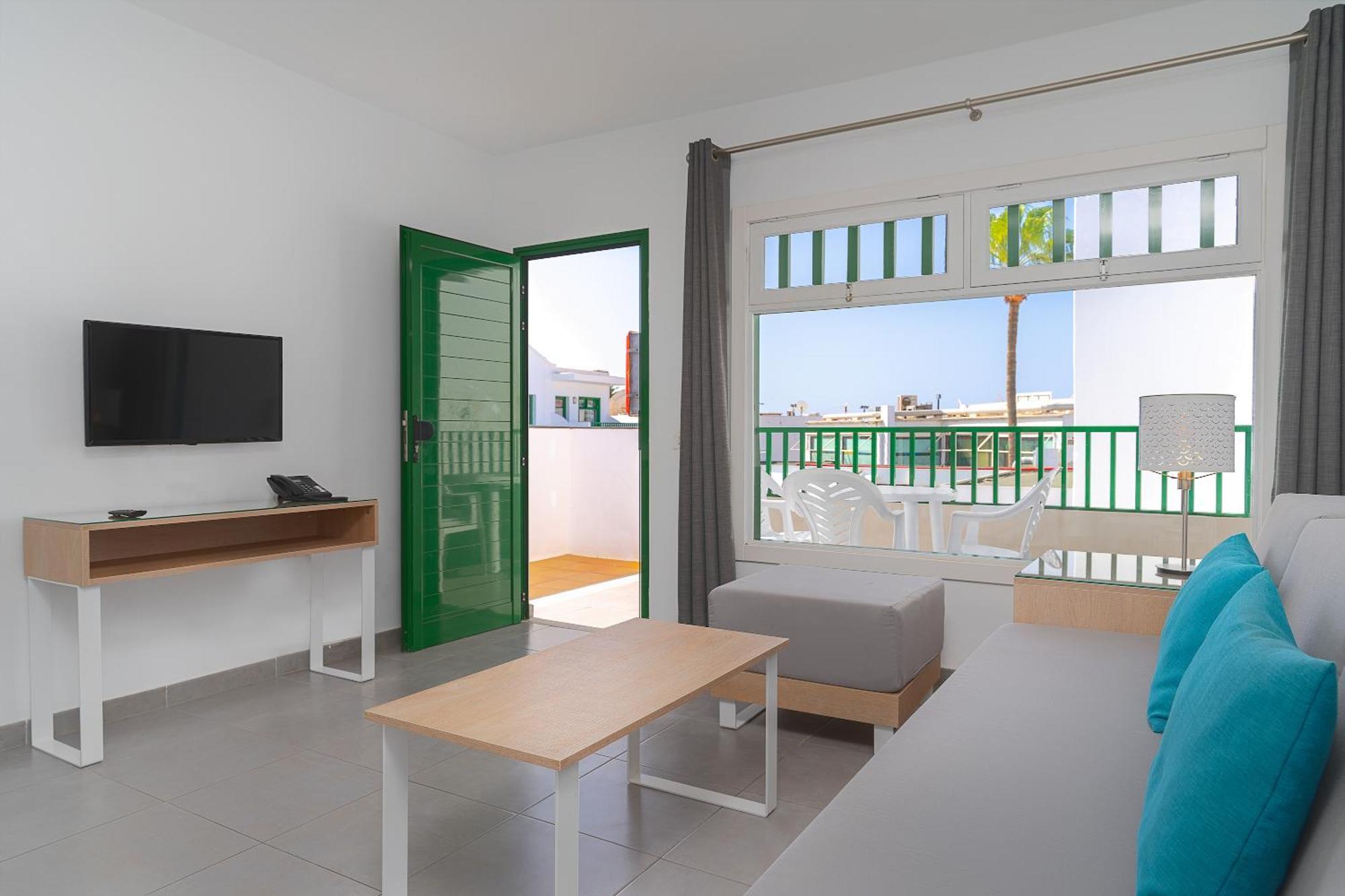 Apartamentos Elena Puerto del Carmen  Exterior photo